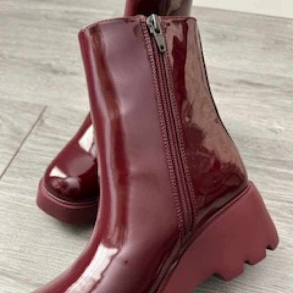 Naked Feet Burgandy Bootie SZ 6 NWOT